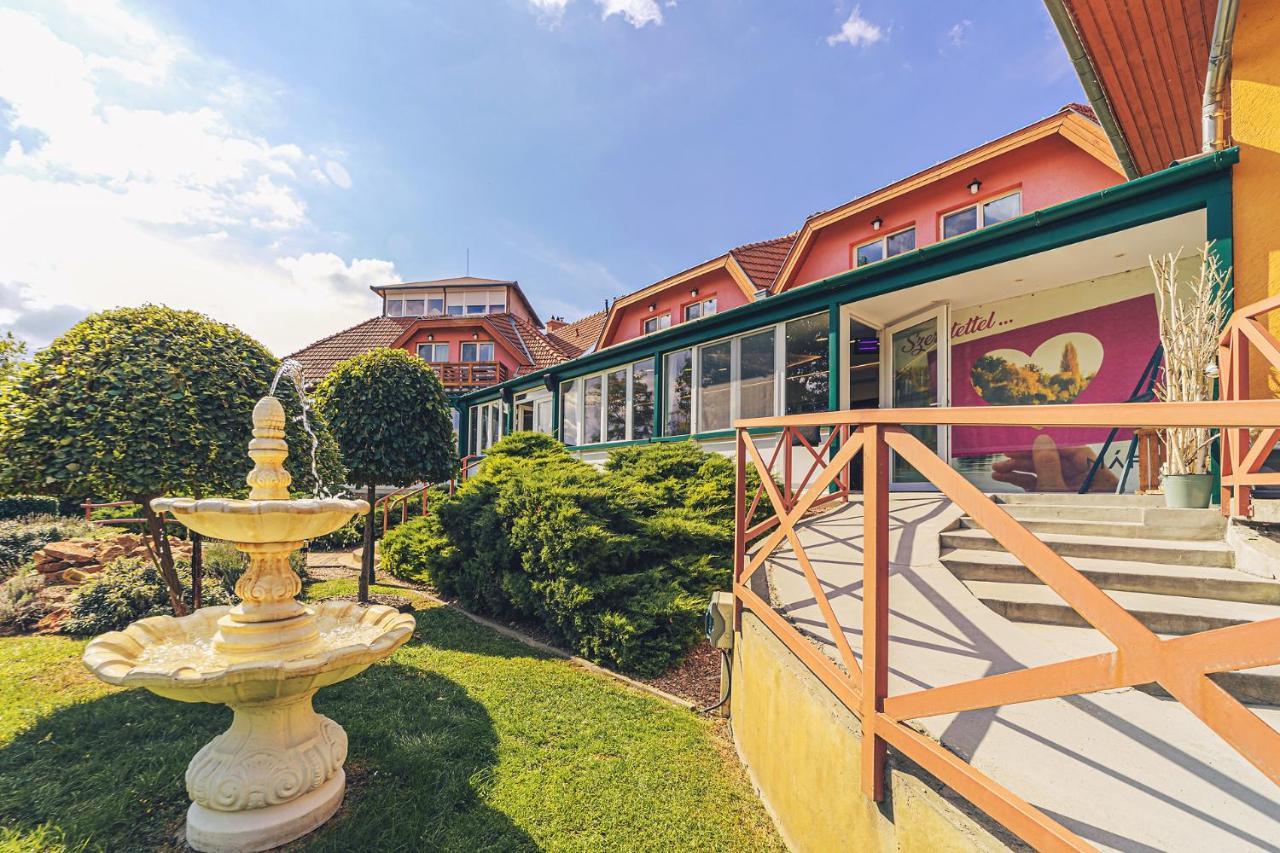 Martoni Resort & Restaurant Szigetszentmárton エクステリア 写真