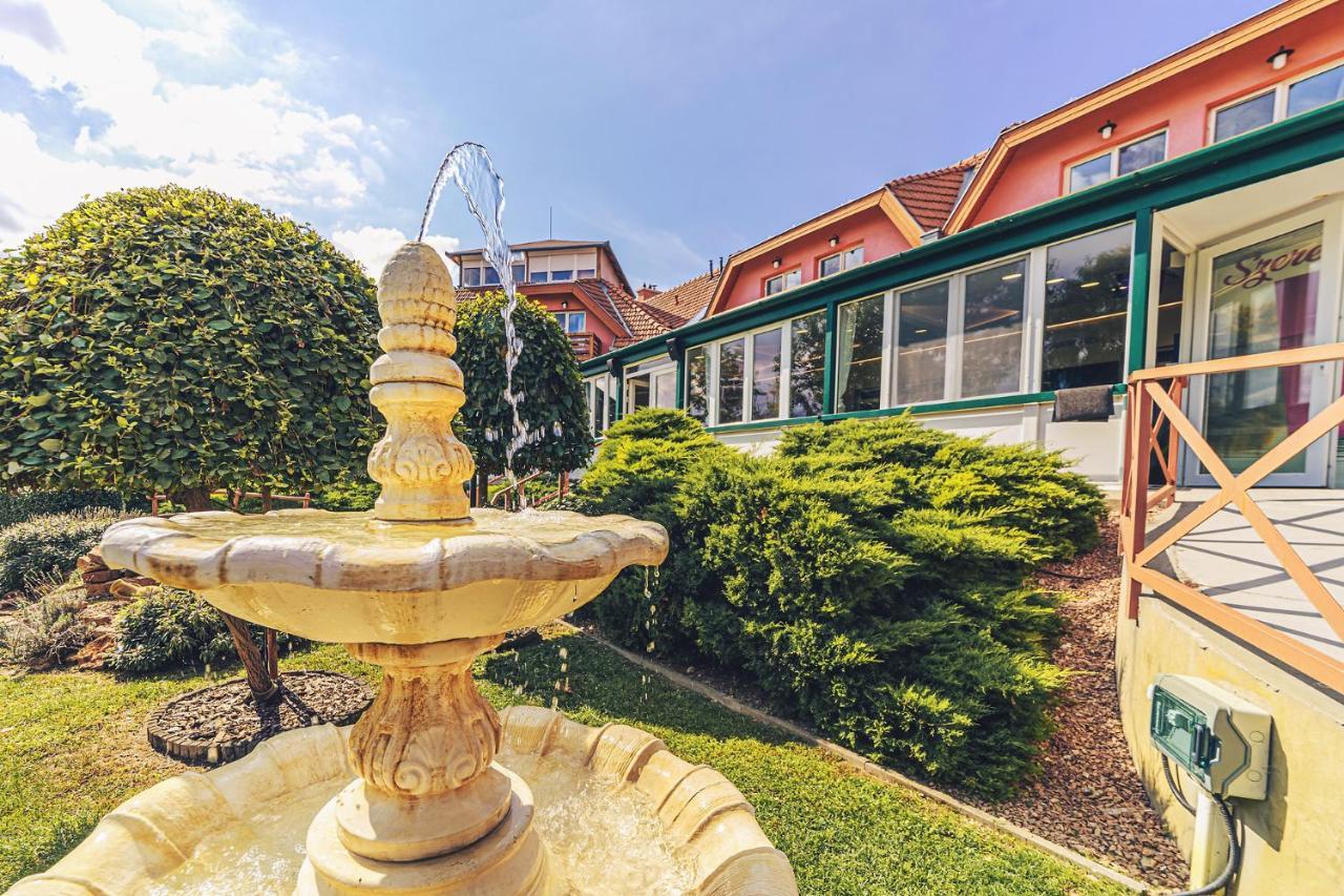 Martoni Resort & Restaurant Szigetszentmárton エクステリア 写真