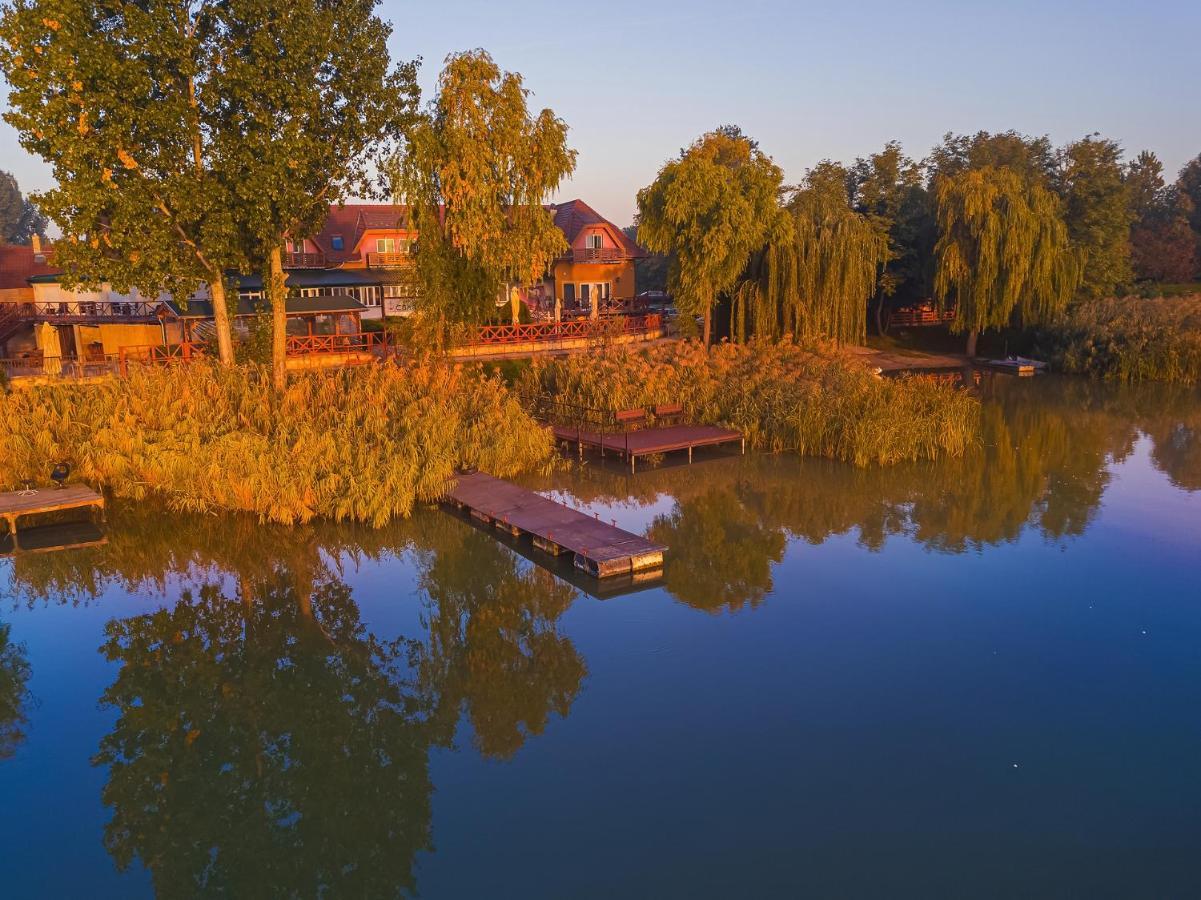 Martoni Resort & Restaurant Szigetszentmárton エクステリア 写真