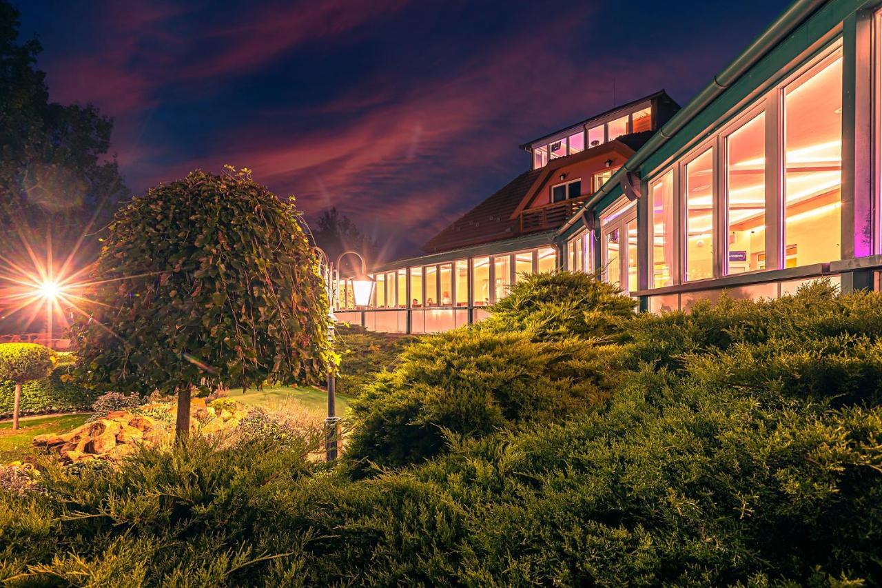 Martoni Resort & Restaurant Szigetszentmárton エクステリア 写真