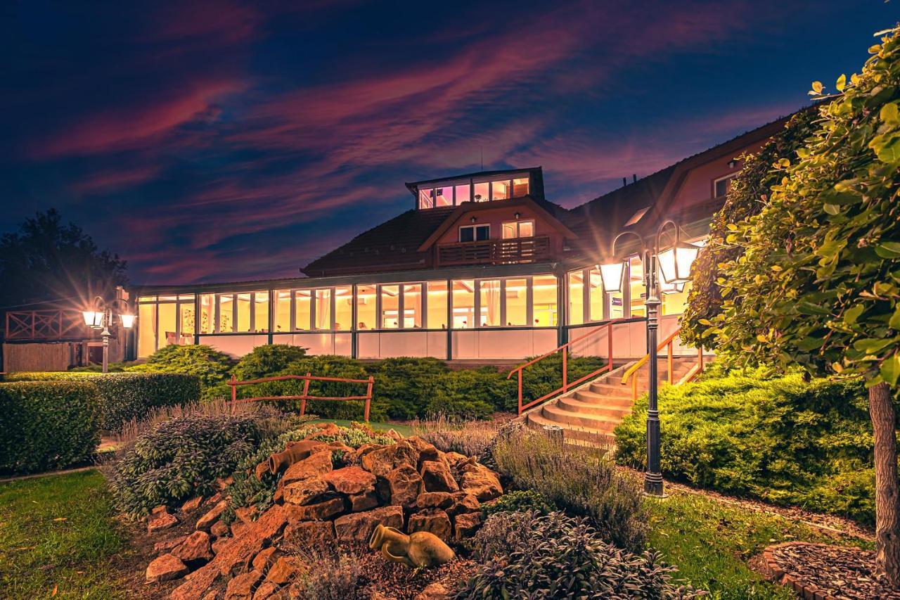 Martoni Resort & Restaurant Szigetszentmárton エクステリア 写真