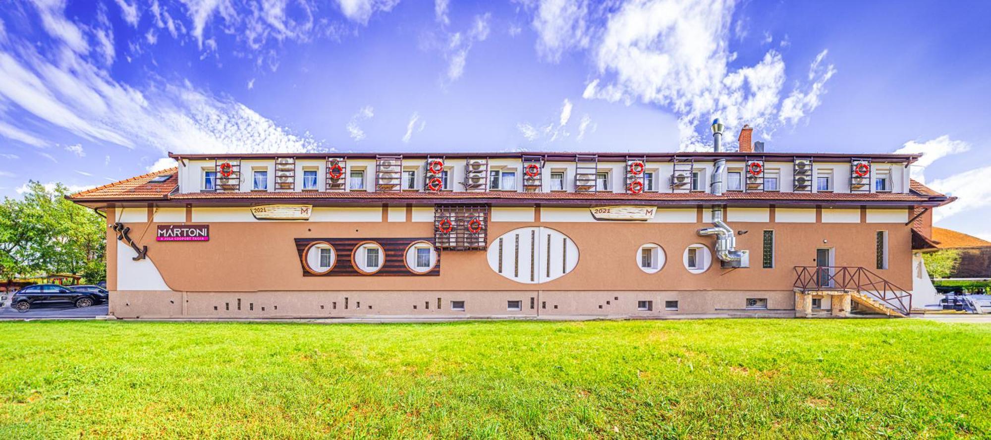 Martoni Resort & Restaurant Szigetszentmárton エクステリア 写真